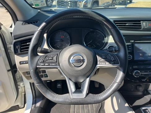 Used 2018 Nissan Rogue Sport SL w/ SL Premium Package image 17