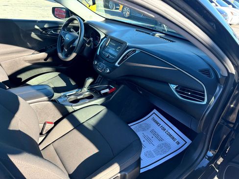 Used 2017 Chevrolet Malibu LT image 10