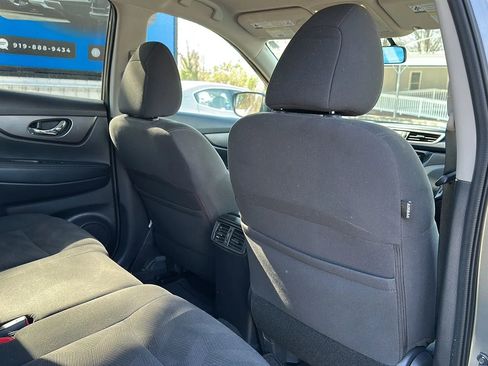 Used 2016 Nissan Rogue SV image 20