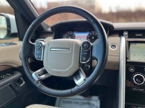 Used 2018 Land Rover Discovery HSE image 19