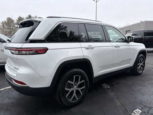 Used 2023 Jeep Grand Cherokee Limited w/ Luxury Tech Group II AWD/4WD image 6