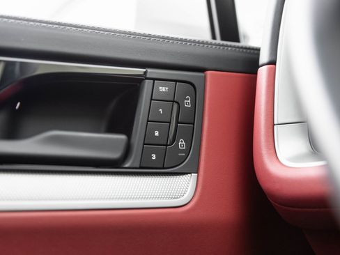 Certified 2025 Porsche Cayenne Coupe image 20