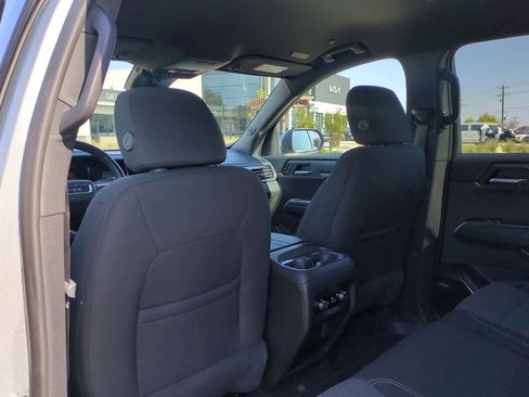 Used 2025 GMC Acadia Elevation image 17