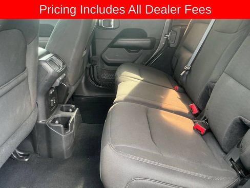 Used 2018 Jeep Wrangler Unlimited Sahara AWD/4WD image 18