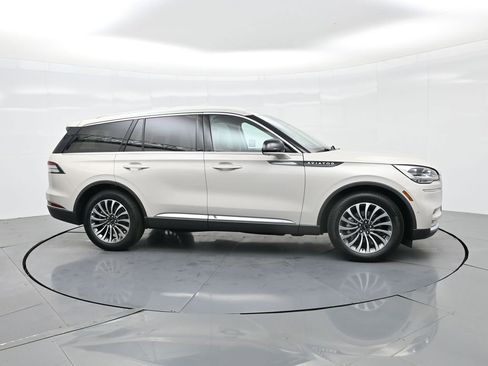 Used 2023 Lincoln Aviator Reserve w/ Equipment Group 201A image 5