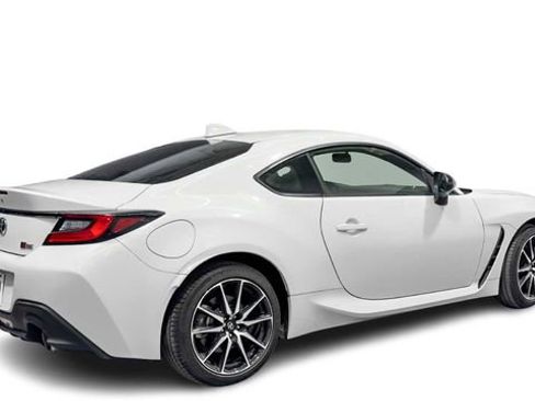 Used 2024 Toyota GR86 RWD image 2