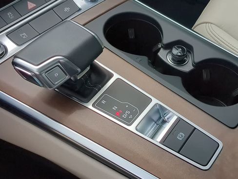 Used 2025 Audi A6 2.0T Premium image 34