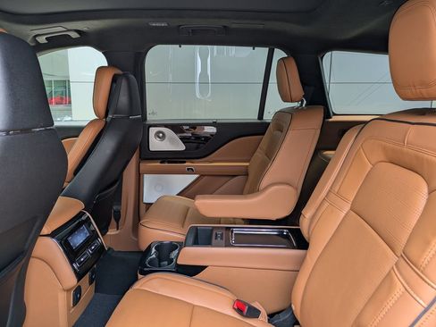 Used 2024 Lincoln Aviator Black Label w/ Dynamic Handling Package AWD/4WD image 15