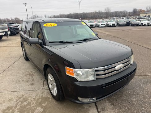 Used 2011 Ford Flex SE image 3