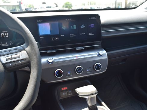 Used 2025 Hyundai Kona SE FWD image 15