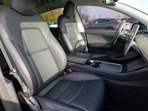 Used 2022 Tesla Model Y Long Range image 32