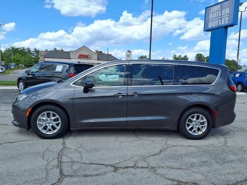 Used 2022 Chrysler Voyager LX FWD image 21