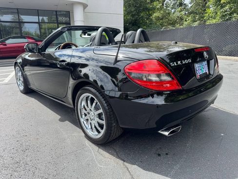 Used 2010 Mercedes-Benz SLK 300 image 4
