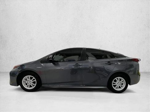 Used 2021 Toyota Prius LE FWD image 6