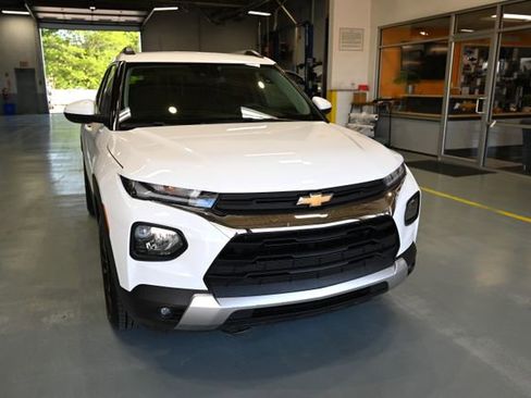Used 2023 Chevrolet TrailBlazer LT FWD image 3
