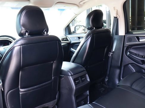 Used 2018 Ford Edge SEL w/ Equipment Group 201A FWD image 31