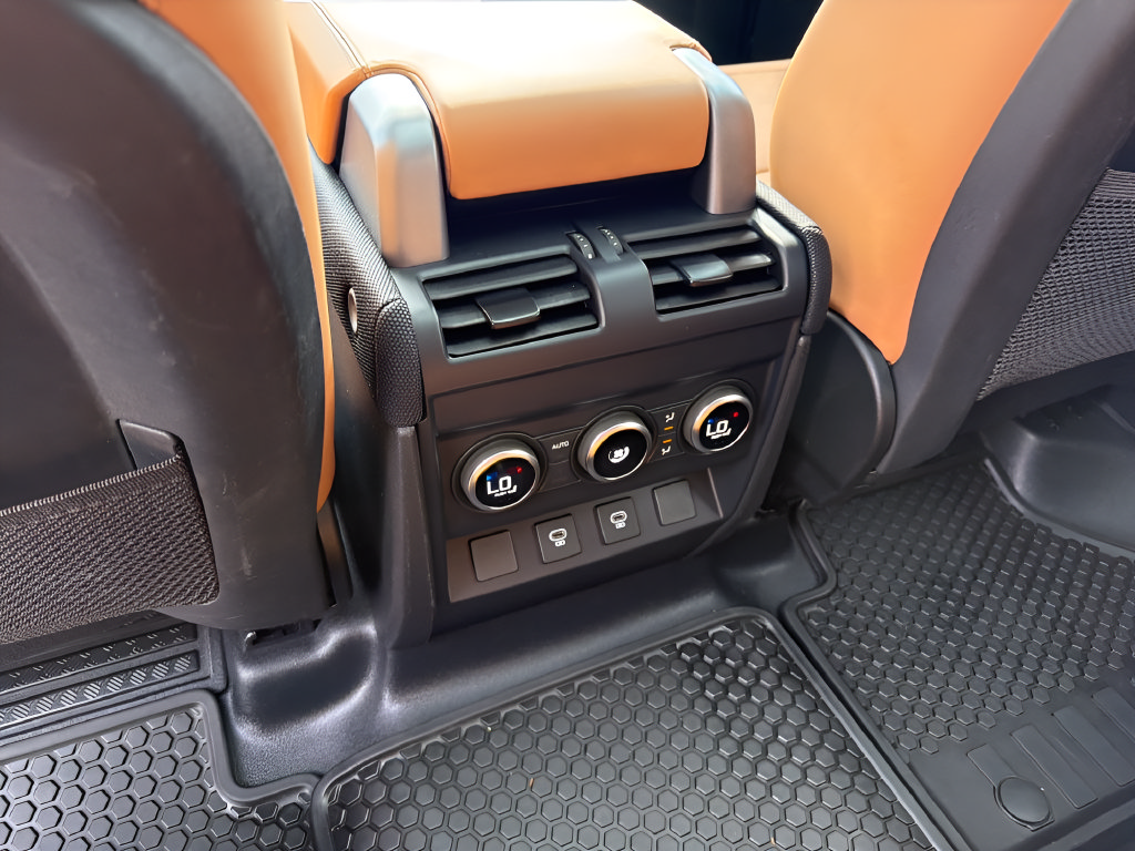 Used 2024 Land Rover Defender 110 Carpathian Edition AWD/4WD image 31