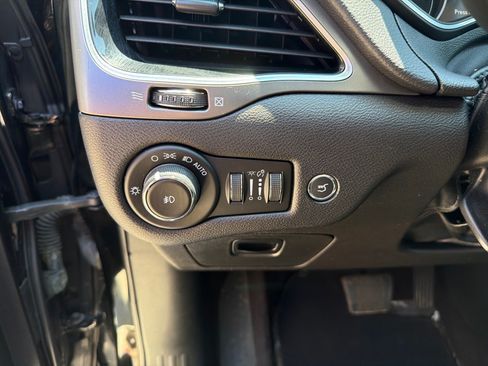 Used 2019 Jeep Cherokee Limited w/ Luxury Group AWD/4WD image 13