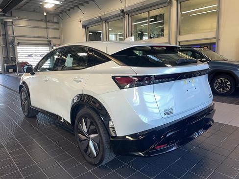 Used 2024 Nissan Ariya AWD image 22