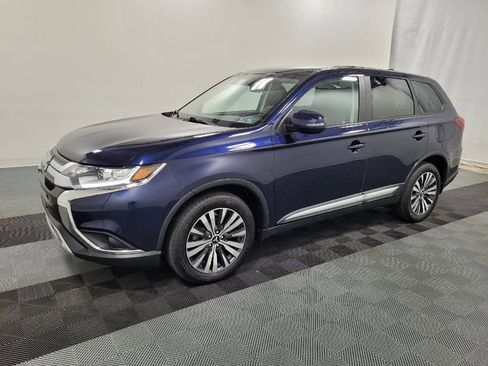 Used 2020 Mitsubishi Outlander SE image 2