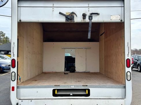 Used 2019 Ford E-350 and Econoline 350 Super Duty RWD image 5