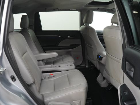 Used 2015 Toyota Highlander Limited AWD/4WD image 12