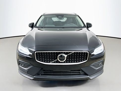 New 2026 Volvo V60 B5 Cross Country Ultra w/ Climate Package AWD/4WD image 2