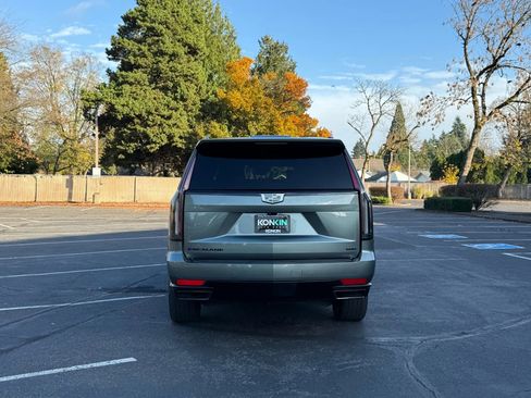 Used 2024 Cadillac Escalade ESV Sport Platinum w/ LPO, ONYX Package image 5