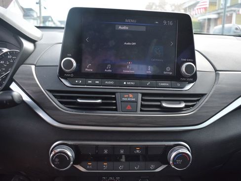 Used 2025 Nissan Altima 2.5 SV FWD image 19