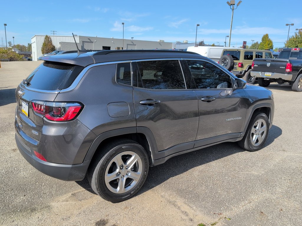 Used 2023 Jeep Compass Latitude AWD/4WD image 5