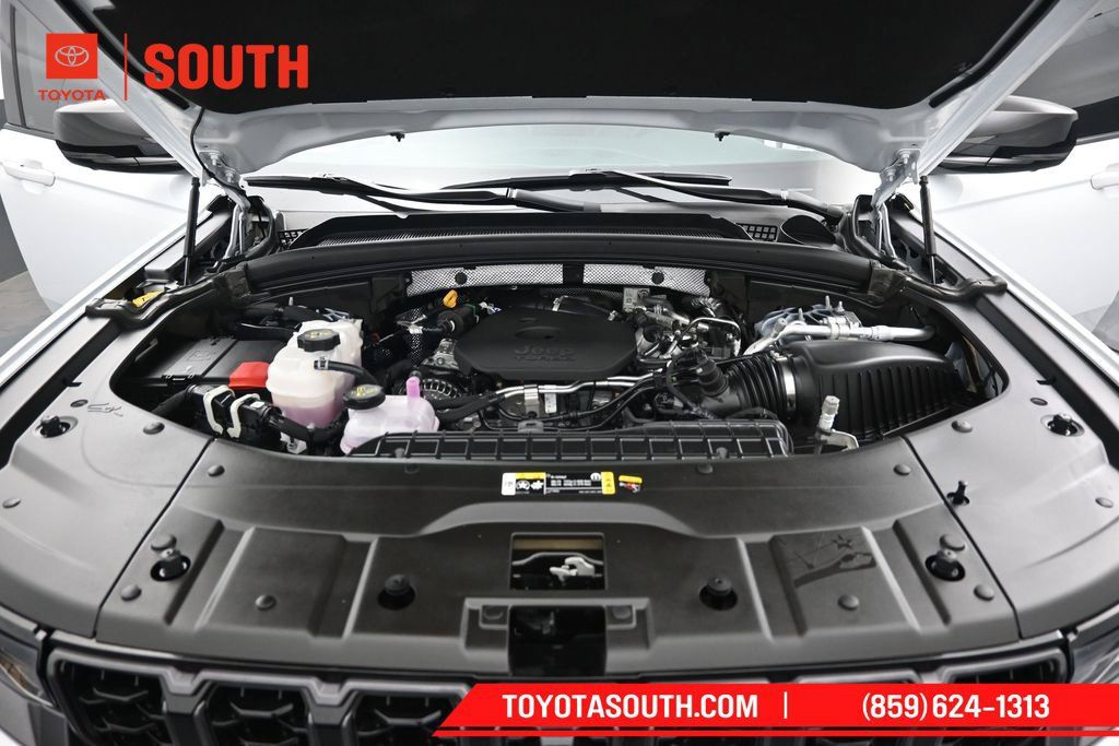 Used 2026 Jeep Grand Cherokee L Limited AWD/4WD image 40