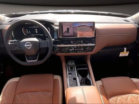 New 2026 Nissan Pathfinder Platinum FWD image 5