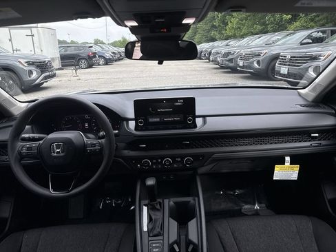 Certified 2025 Honda Accord SE image 22