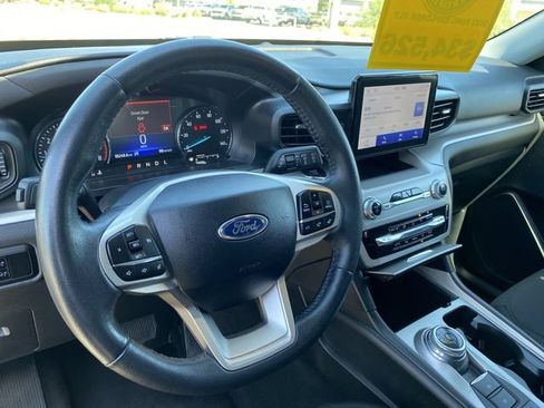 Used 2023 Ford Explorer XLT AWD/4WD image 21