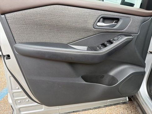 Certified 2021 Nissan Rogue SV image 10