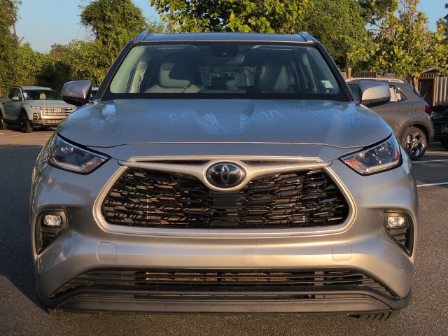 Used 2021 Toyota Highlander XLE FWD image 9