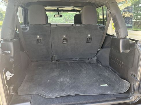 Used 2019 Jeep Wrangler Unlimited Sport S AWD/4WD image 24