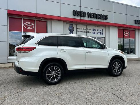 Certified 2019 Toyota Highlander XLE AWD/4WD image 6
