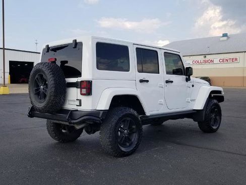 Used 2017 Jeep Wrangler Unlimited Sahara AWD/4WD image 2