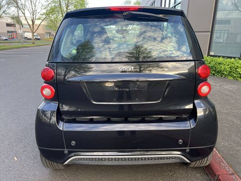 Used 2014 smart fortwo passion RWD image 4