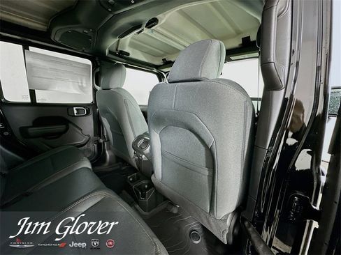 New 2025 Jeep Gladiator Sport image 19