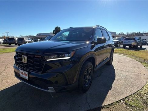 New 2025 Honda Pilot TrailSport image 1