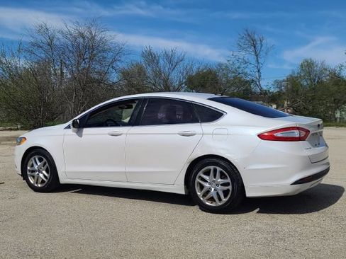 Used 2013 Ford Fusion SE FWD image 3