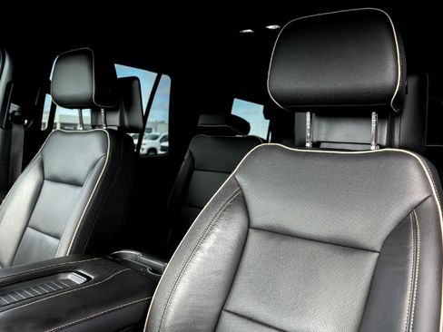 Used 2021 GMC Yukon SLT w/ Rear Media and Nav Package image 11