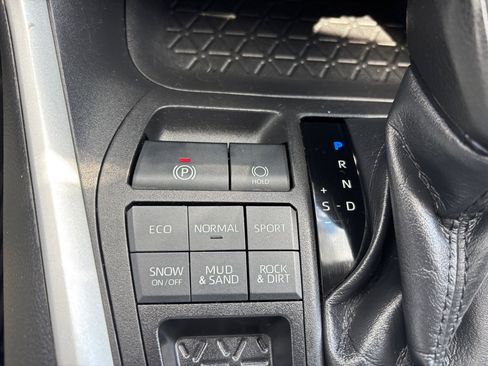 Used 2022 Toyota RAV4 XLE image 21