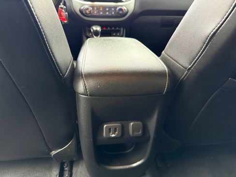 Used 2022 Chevrolet Colorado ZR2 w/ ZR2 Midnight Special Edition AWD/4WD image 39