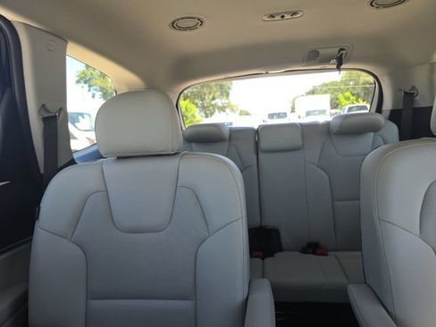 Used 2025 Kia Telluride S FWD image 16