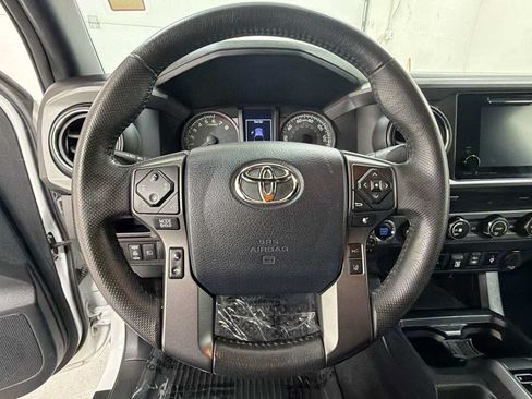 Certified 2019 Toyota Tacoma TRD Sport w/ Technology Package AWD/4WD image 16