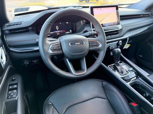 Used 2024 Jeep Compass Trailhawk w/ Trailhawk Elite Group image 11