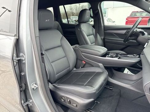 Used 2025 Buick Enclave Sport Touring image 26